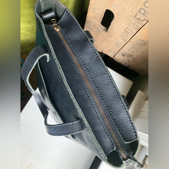 SMOOTH BLACK Portland Leather Goods Full Sized Zippered Crossbody tote FSCB - Picture 7 of 13